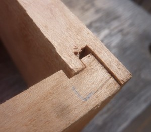 Simple corner lock joints done badly.